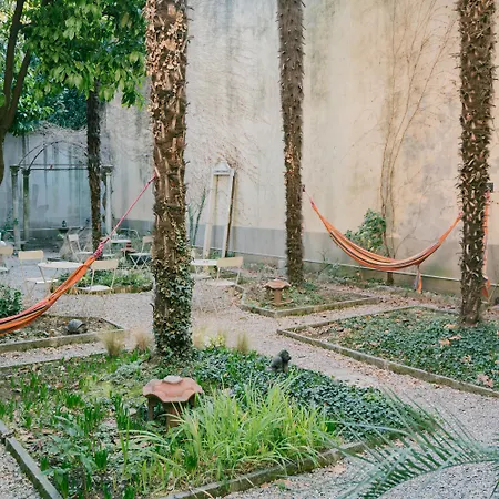 科莫湖贝洛旅舍 旅馆 *