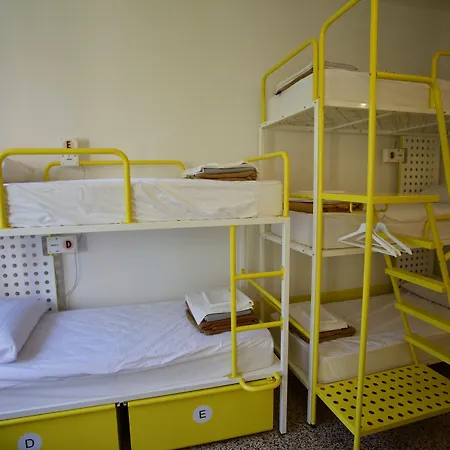 旅馆 科莫湖贝洛旅舍 *