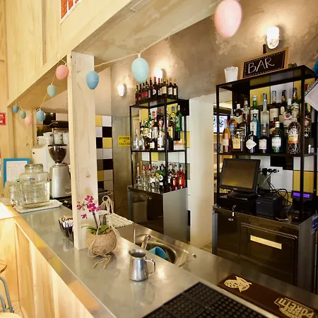 科莫湖贝洛旅舍 旅馆 *